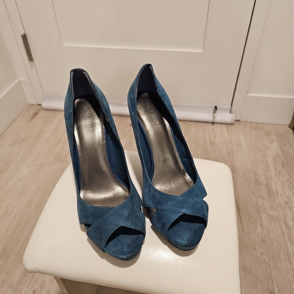 Nine West Blue Suede Heels Classic Design